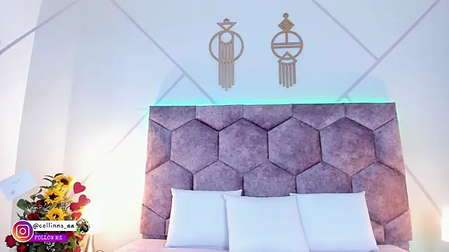 aurora collinss  online show from December 3, 2025, 12:36 pm