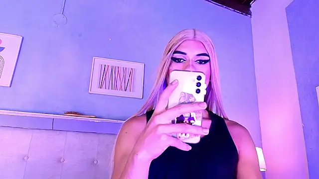 Snapshot of Emily_Castillo_1 chatting on December 22, 2025, 4:31 am Emily Castillo 1 online show from December 22, 2025, 4:31 am