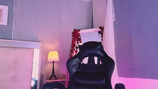 Snapshot of Emily_Castillo_1 chatting on February 28, 2026, 5:30 am Emily Castillo 1 online show from February 28, 2026, 5:30 am