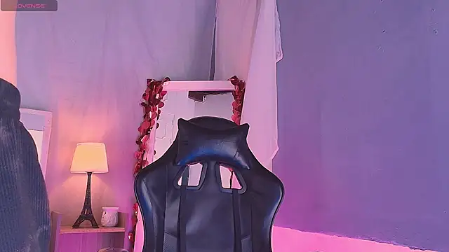 Snapshot of Emily_Castillo_1 chatting on March 4, 2026, 5:02 am Emily Castillo 1 online show from March 4, 2026, 5:02 am