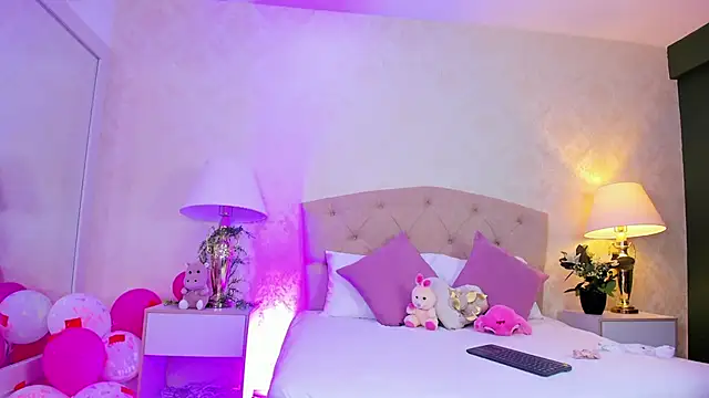 Mia Montess online show from April 17, 2026, 12:52 pm