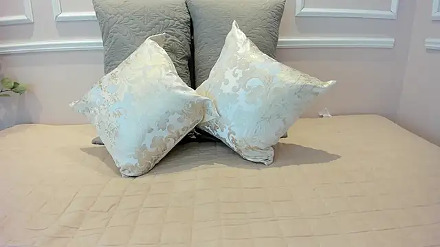 Lucy Canel online show from November 21, 2025, 7:12 pm