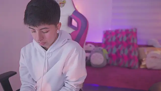 tommy blue online show from November 10, 2025, 12:37 pm