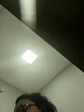 Snapshot of viviksmel chatting on December 19, 2025, 4:03 pm viviksmel online show from December 19, 2025, 4:03 pm