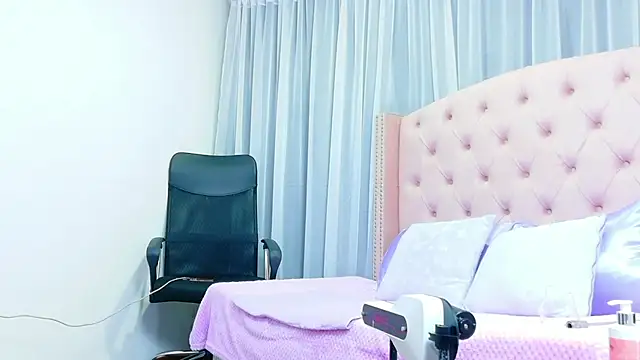 scarlettbooty online show from October 15, 2025, 2:22 am