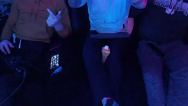 Snapshot of weknowourworth6999 chatting on January 19, 2026, 5:33 am weknowourworth6999 online show from January 19, 2026, 5:33 am