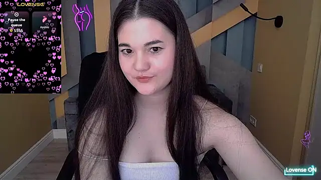 Snapshot of ElinaMils chatting on November 17, 2025, 12:44 pm ElinaMils online show from November 17, 2025, 12:44 pm