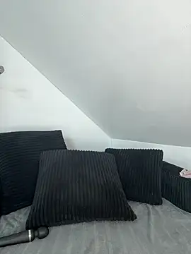 SpicyKylieFoxx online show from March 15, 2026, 1:28 pm