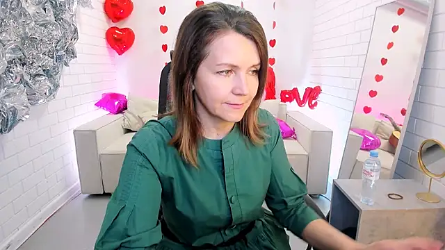 NicoleHitman online show from March 10, 2025, 9:32 am