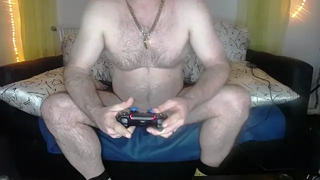 Snapshot of BiggedyBear chatting on December 22, 2025, 2:19 am BiggedyBear online show from December 22, 2025, 2:19 am