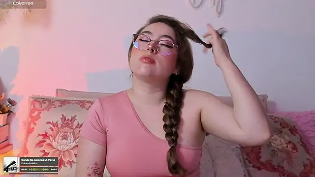 Snapshot of julieta_cooper20 chatting on November 12, 2025, 3:40 am julieta cooper20 online show from November 12, 2025, 3:40 am