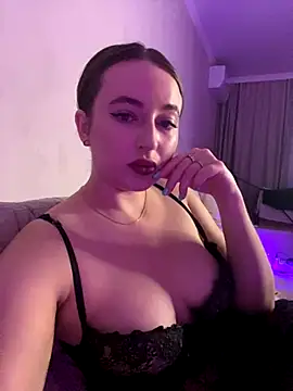 Snapshot of AlisaQSky chatting on October 25, 2025, 2:13 pm AlisaQSky online show from October 25, 2025, 2:13 pm