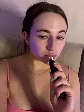 Snapshot of AlisaQSky chatting on October 26, 2025, 5:30 pm AlisaQSky online show from October 26, 2025, 5:30 pm