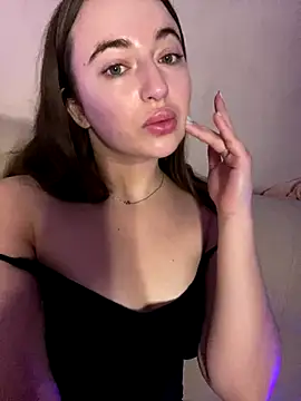 Snapshot of AlisaQSky chatting on November 11, 2025, 4:45 am AlisaQSky online show from November 11, 2025, 4:45 am