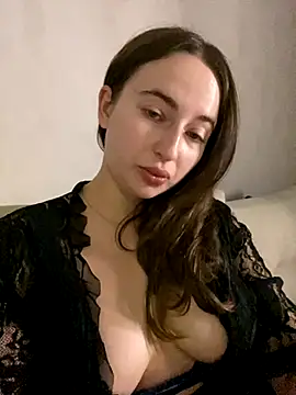 Snapshot of AlisaQSky chatting on November 11, 2025, 5:35 pm AlisaQSky online show from November 11, 2025, 5:35 pm