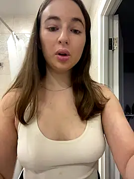 Snapshot of AlisaQSky chatting on November 18, 2025, 10:09 am AlisaQSky online show from November 18, 2025, 10:09 am