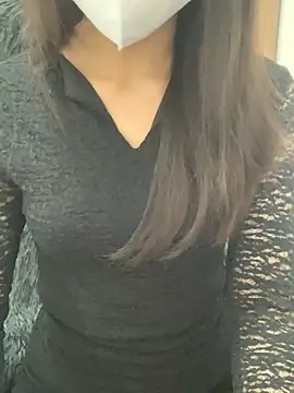 Lyly2525 online show from March 10, 2025, 1:32 pm