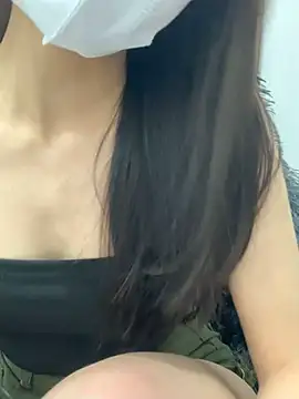 Lyly2525 online show from March 10, 2025, 4:35 pm