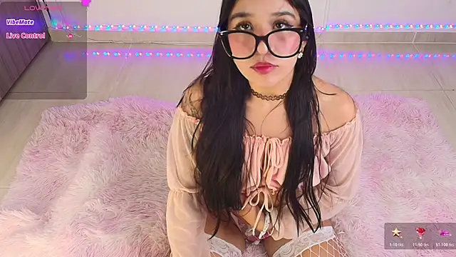 Snapshot of Vivi_luv chatting on January 11, 2026, 5:23 am Vivi luv online show from January 11, 2026, 5:23 am