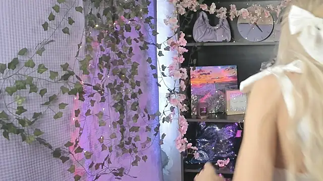 Snapshot of MelissaMillton chatting on March 5, 2025, 2:57 am MelissaMillton online show from March 5, 2025, 2:57 am