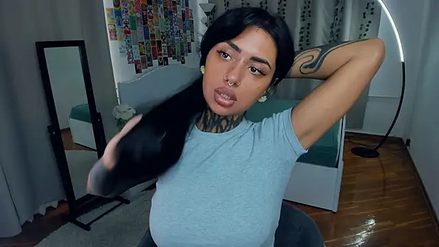 CharimgSabrina online show from October 3, 2025, 7:05 am