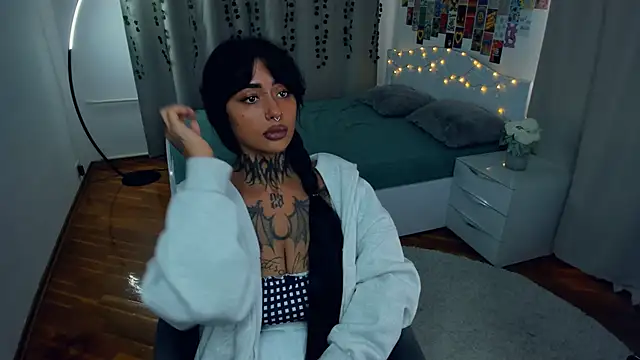 CharimgSabrina online show from October 27, 2025, 7:01 am