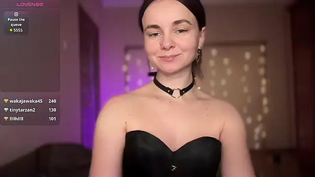 lanaloulou online show from November 1, 2025, 9:50 pm