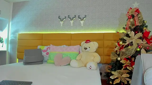 LeilaHiuston online show from November 10, 2025, 8:30 pm