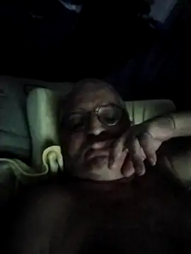 Snapshot of coolbrady17 chatting on March 5, 2025, 8:32 pm coolbrady17 online show from March 5, 2025, 8:32 pm
