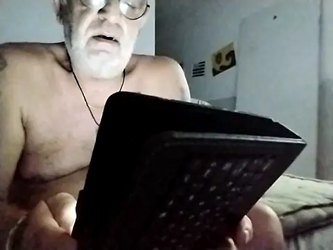 Snapshot of coolbrady17 chatting on March 16, 2025, 9:58 pm coolbrady17 online show from March 16, 2025, 9:58 pm
