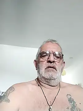 Snapshot of coolbrady17 chatting on September 13, 2025, 4:45 am coolbrady17 online show from September 13, 2025, 4:45 am
