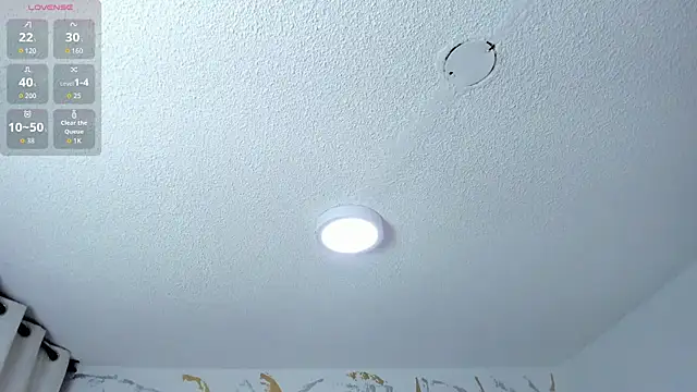 Snapshot of Cristal_Velle chatting on February 14, 2026, 12:35 pm Cristal Velle online show from February 14, 2026, 12:35 pm