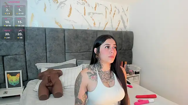 Snapshot of Cristal_Velle chatting on March 28, 2026, 11:32 am Cristal Velle online show from March 28, 2026, 11:32 am