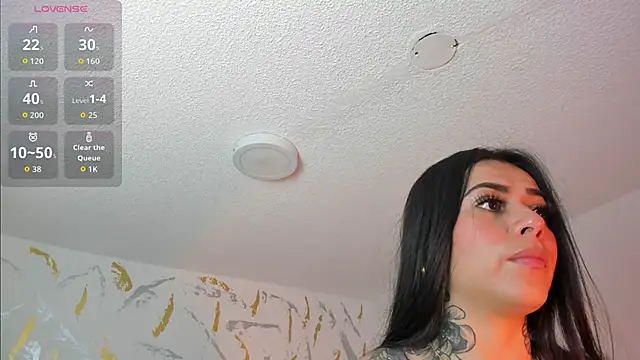 Snapshot of Cristal_Velle chatting on April 11, 2026, 10:19 am Cristal Velle online show from April 11, 2026, 10:19 am