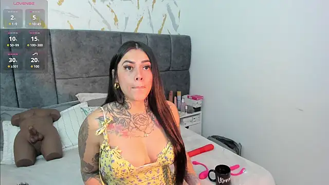 Snapshot of Cristal_Velle chatting on April 14, 2026, 10:32 am Cristal Velle online show from April 14, 2026, 10:32 am