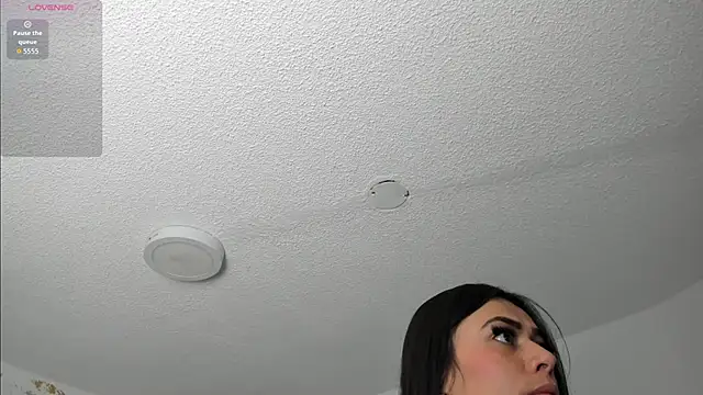 Snapshot of Cristal_Velle chatting on April 17, 2026, 11:02 am Cristal Velle online show from April 17, 2026, 11:02 am