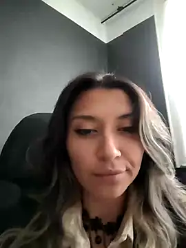 Snapshot of Isabella_Varella chatting on March 10, 2025, 1:21 pm Isabella Varella online show from March 10, 2025, 1:21 pm