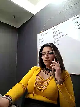 Snapshot of Isabella_Varella chatting on March 18, 2025, 6:48 pm Isabella Varella online show from March 18, 2025, 6:48 pm
