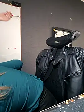 Isabella Varella online show from October 21, 2025, 1:01 pm