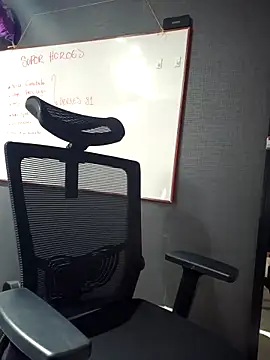 Isabella Varella online show from November 5, 2025, 12:27 pm