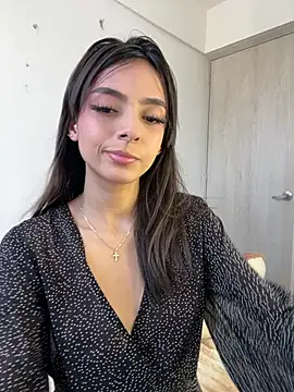 Snapshot of ZaraLuuv chatting on February 5, 2026, 6:01 pm ZaraLuuv online show from February 5, 2026, 6:01 pm