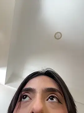 Snapshot of ZaraLuuv chatting on February 13, 2026, 6:26 pm ZaraLuuv online show from February 13, 2026, 6:26 pm