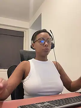 Melia Rayne online show from July 17, 2026, 2:24 pm