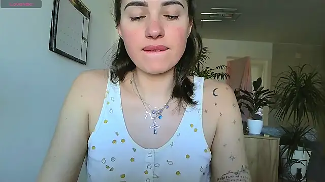 Snapshot of neferutt chatting on February 14, 2026, 11:51 am neferutt online show from February 14, 2026, 11:51 am