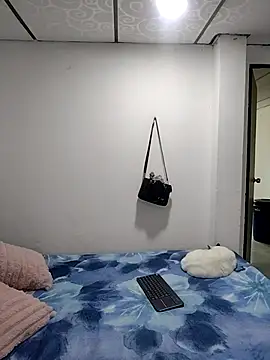 mialorents online show from November 7, 2025, 7:58 pm