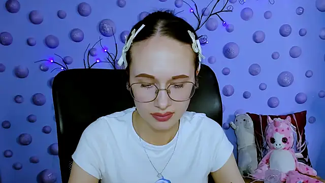 Snapshot of mona_cloud chatting on May 3, 2026, 7:53 pm mona cloud online show from May 3, 2026, 7:53 pm