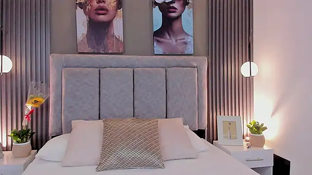 GiannaColling1 online show from September 14, 2025, 1:54 pm