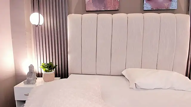 GiannaColling1 online show from December 13, 2025, 8:36 pm