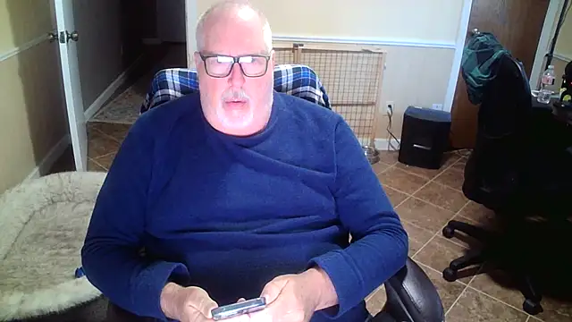 superbearboss online show from October 31, 2025, 2:07 pm