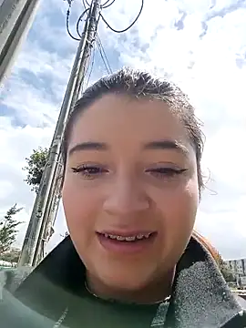 Karina Leon online show from December 4, 2025, 5:21 pm